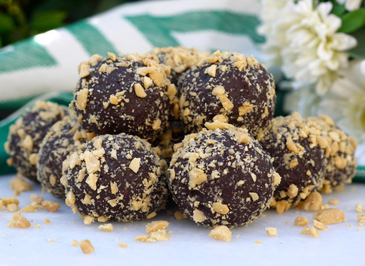 Chocolate Peanut Butter Bliss Balls - Rosanna Davison Nutrition