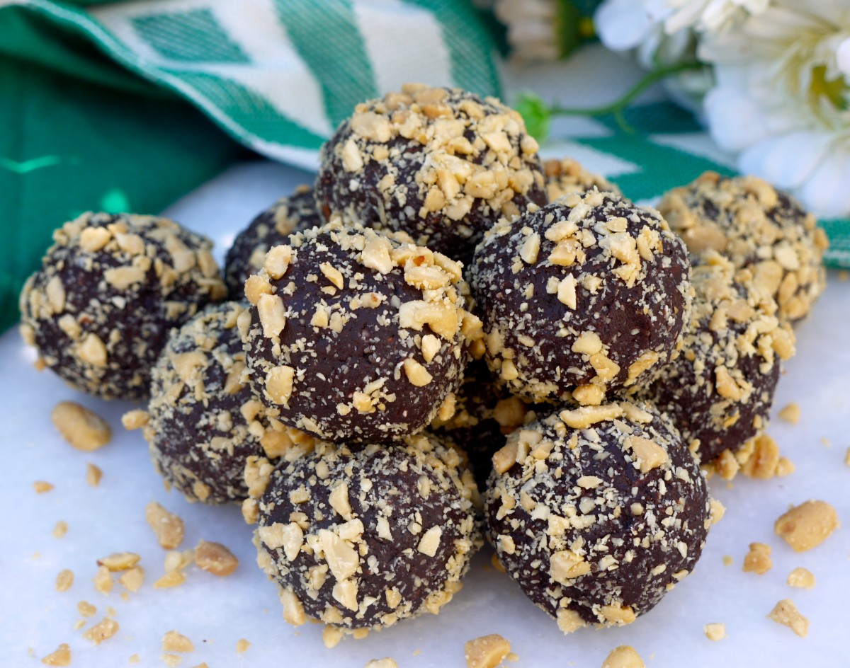 Chocolate Peanut Butter Bliss Balls - Rosanna Davison Nutrition